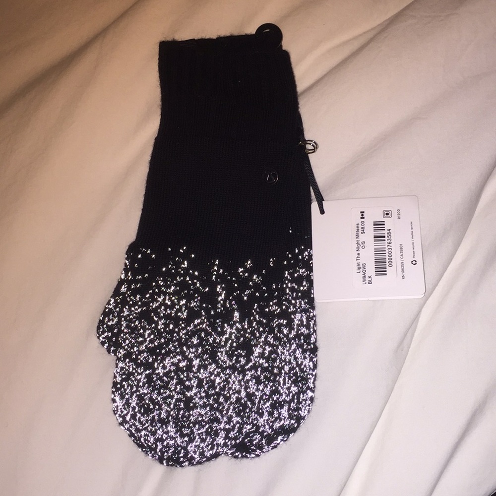 Lululemon Light the Night Mittens NWT